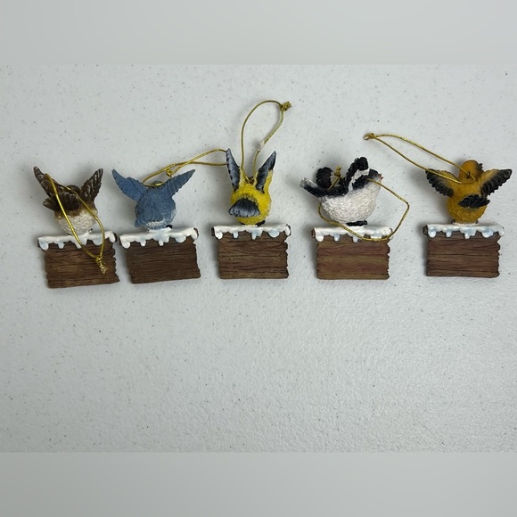 Ganz Merry Christmas Bird on a Snowy Sign Ornaments Lot of 5 Resin - Picture 2 of 7